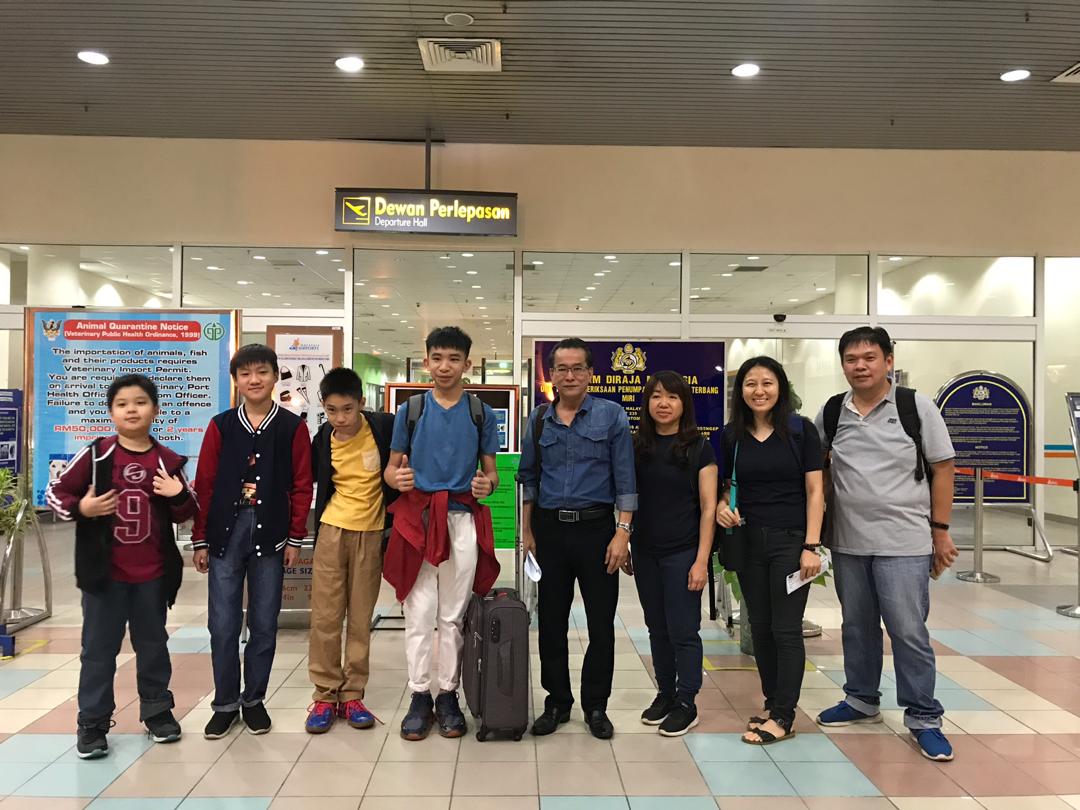 18/9/2019-本校学生在校长朱昌禄 带领下出发了，代表砂州参加全国robotic比赛。